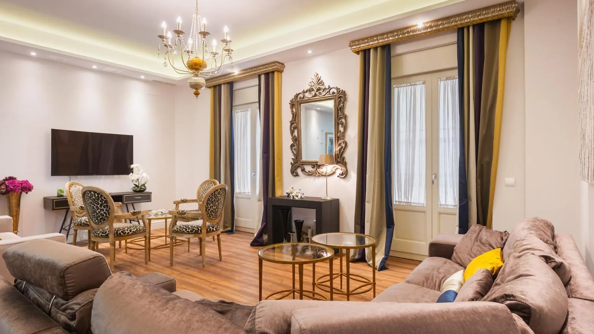 Centro Luxe 3 Rooms contacts